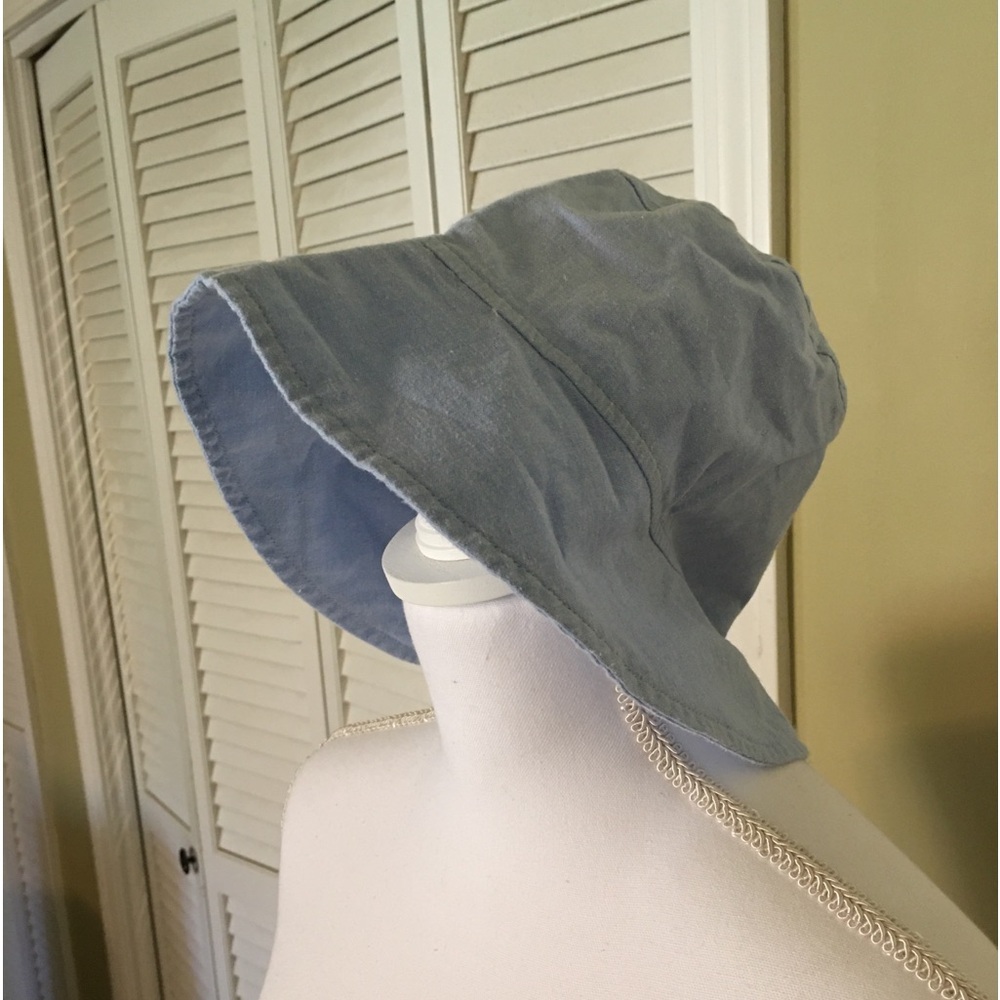 Light blue bonnet